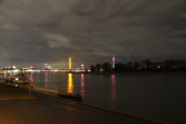 Düsseldorf Rheinturm bei Nacht
